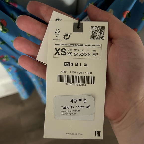 BNWT ZARA BLUE STRAWBERRY PRINT SATIN SHORT DRESS SIZE XS - Picture 4 of 4